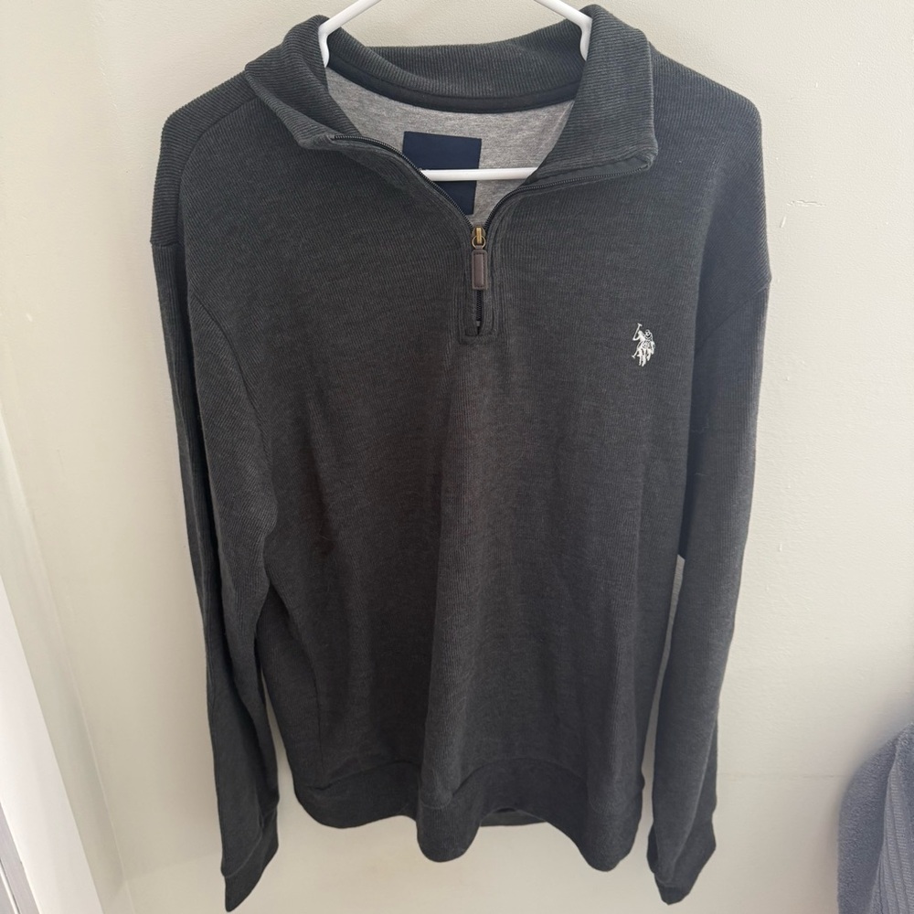 Men’s dark gray quarter zip polo size large